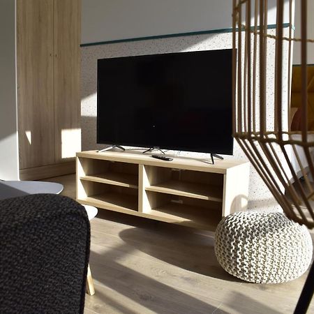 White Apartment Modern Tower Atal Gdynia Exterior foto