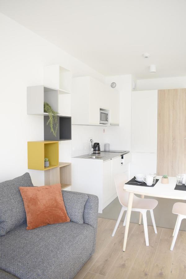 White Apartment Modern Tower Atal Gdynia Exterior foto