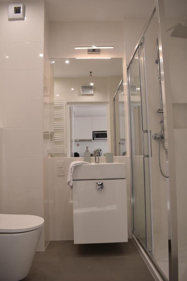 White Apartment Modern Tower Atal Gdynia Exterior foto