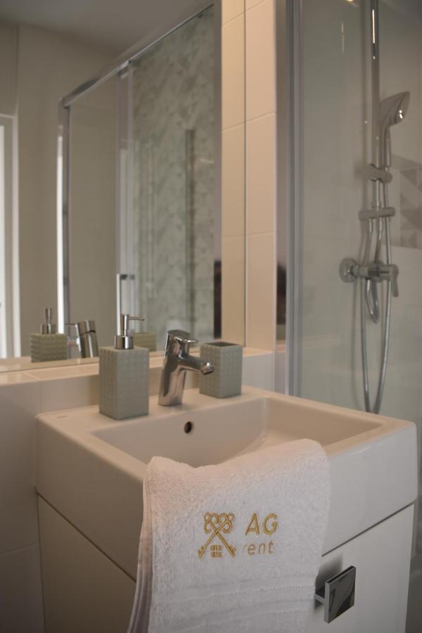 White Apartment Modern Tower Atal Gdynia Exterior foto
